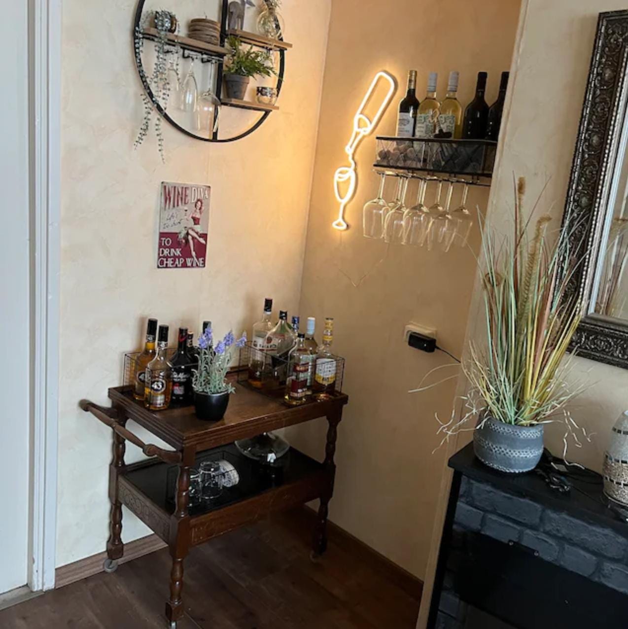 LED Wine Glass Neon Sign - Aesthetic Bar Wall Decor, Wine Lover Gift, Neon Light for Kitchen, Home Bar LED Sign, Winery Decor