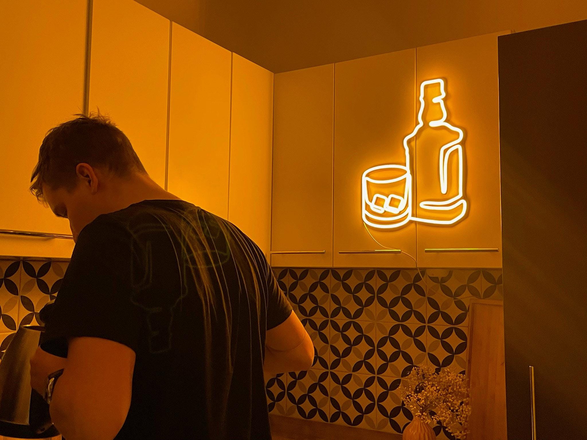 Garage Bar Neon Sign β Whiskey Wall Art for Men, Man Cave Light, Rustic LED Gift for Him, Garage Makeover Decor