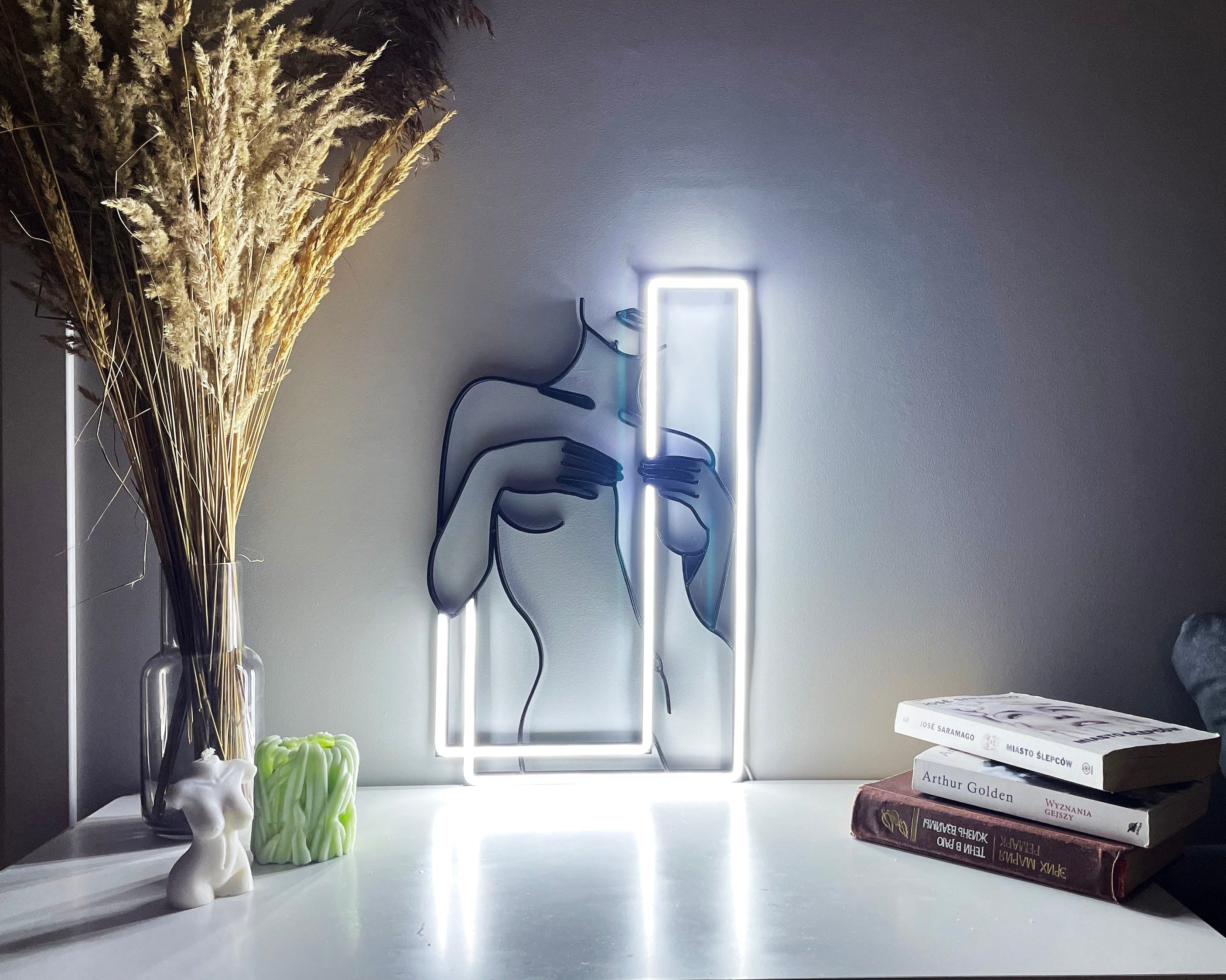 Women led neon sign - Neonon