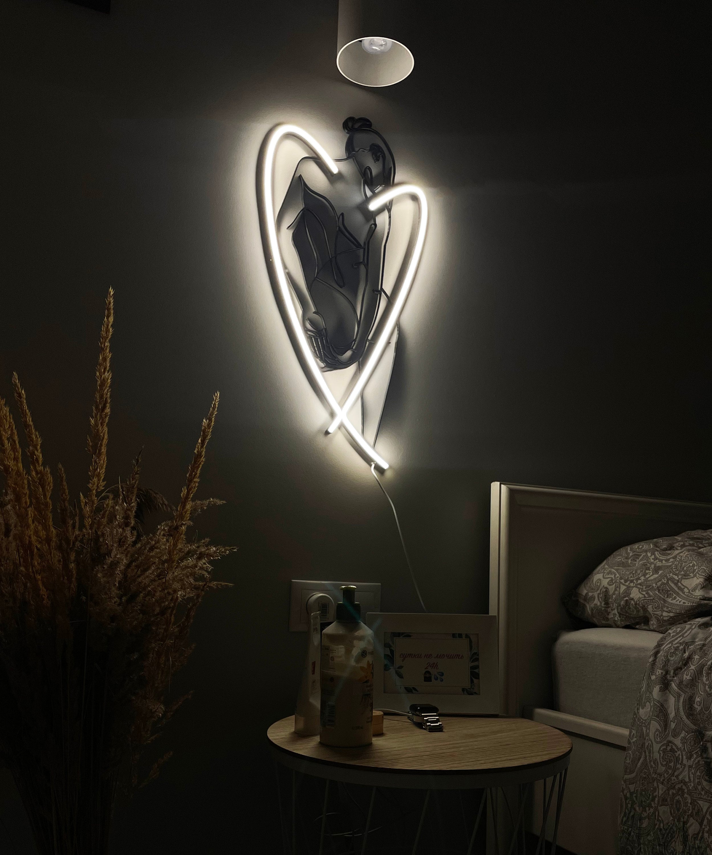 Girl neon sign - Neonon