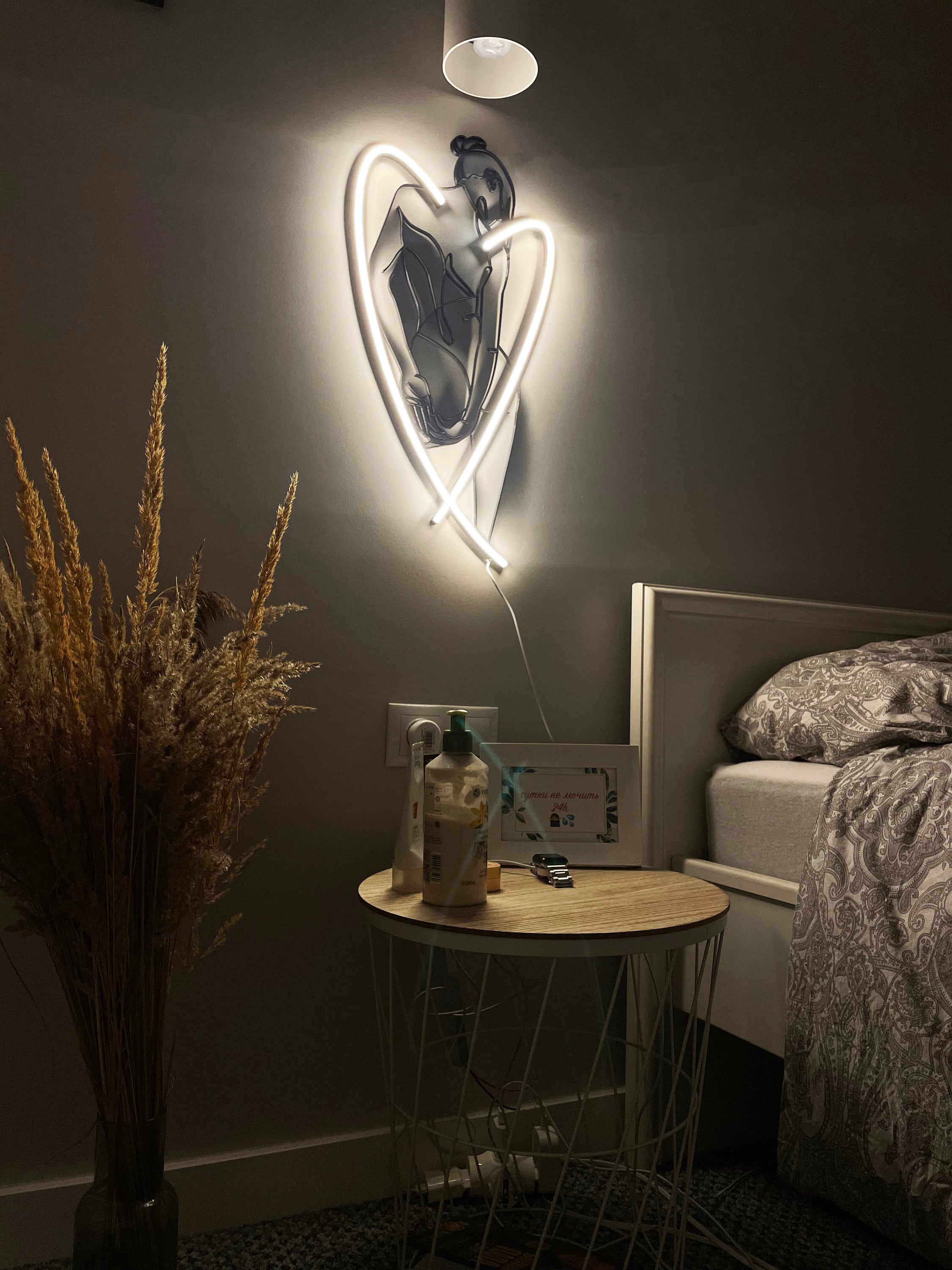 Girl neon sign - Neonon