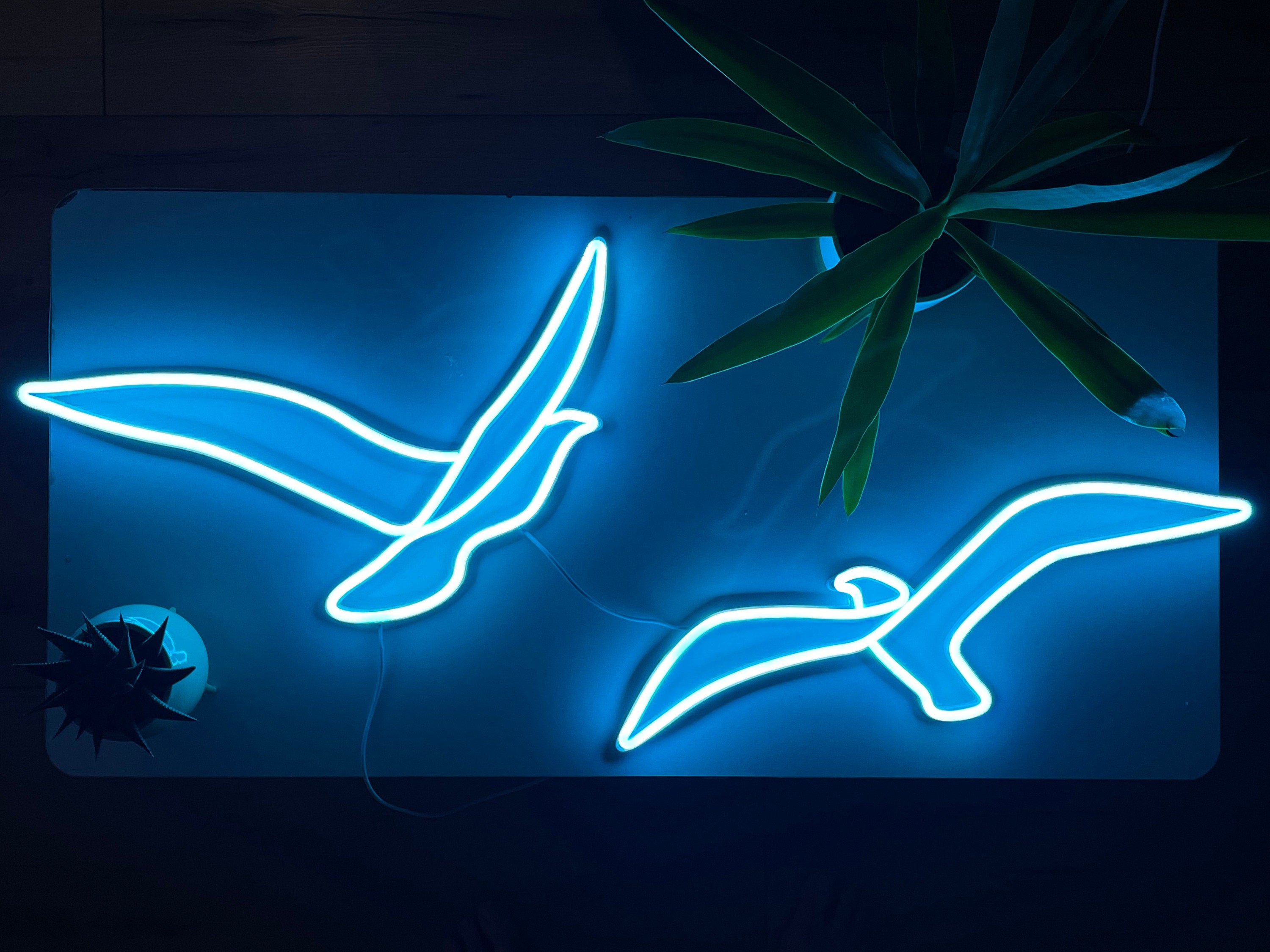 Couple flying bird neon sign - Neonon