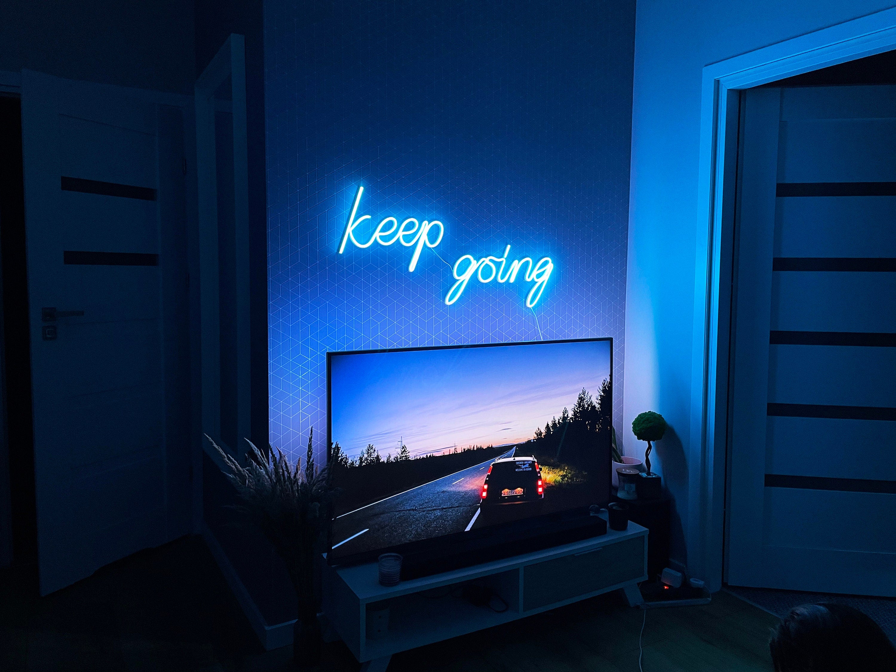 Keep going quote Neon Sign - Neonon